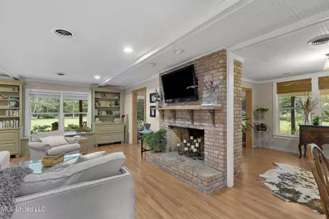 Living - 781 Miggins Rd, Canton, MS 39046 photo 3 of 4