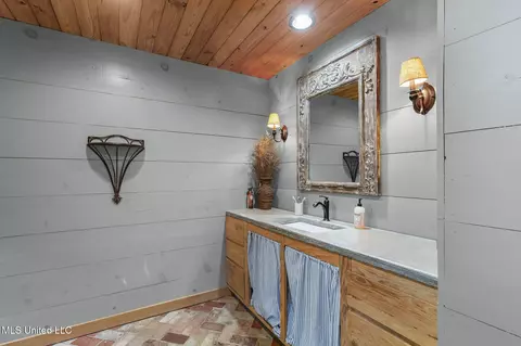 Bath - 781 Miggins Rd, Canton, MS 39046 photo 2 of 8