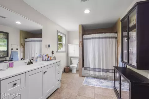 Bath - 781 Miggins Rd, Canton, MS 39046 photo 7 of 8