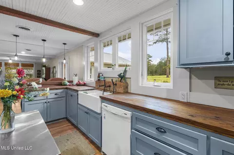 Kitchen - 781 Miggins Rd, Canton, MS 39046 photo 7 of 9