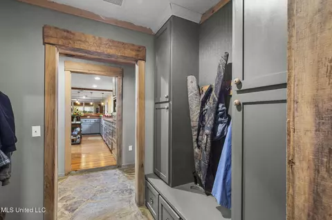 Entry Way - 781 Miggins Rd, Canton, MS 39046 photo 5 of 8
