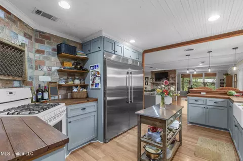 Kitchen - 781 Miggins Rd, Canton, MS 39046 photo 6 of 9