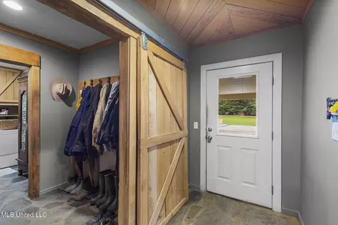 Entry Way - 781 Miggins Rd, Canton, MS 39046 photo 4 of 8