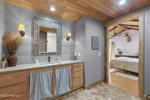 Bath - 781 Miggins Rd, Canton, MS 39046 photo 3 of 8