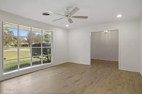 Living - 445 Armour Dr, Jackson, MS 39211 photo 2 of 5