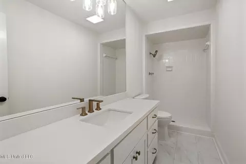 Bath - 445 Armour Dr, Jackson, MS 39211 photo 1 of 5