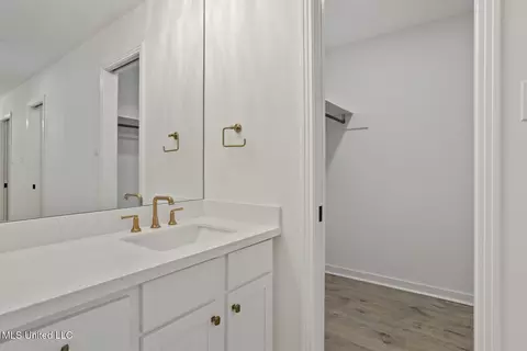 Bath - 445 Armour Dr, Jackson, MS 39211 photo 5 of 5
