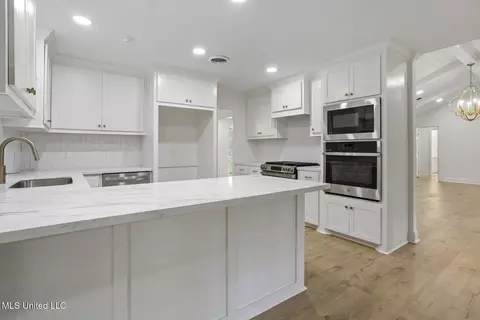 Kitchen - 445 Armour Dr, Jackson, MS 39211 photo 2 of 3
