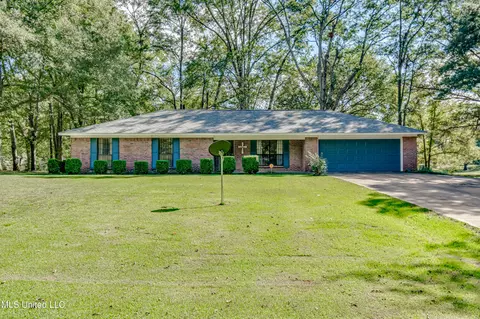 180 Alton Cir, Benton, MS 39039