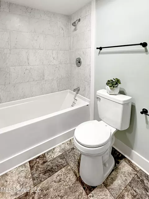 Bath - 4837 Diamond Ave, Moss Point, MS 39563 photo 1 of 1