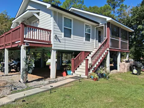 9035 Pine Dr, Bay Saint Louis, MS 39520