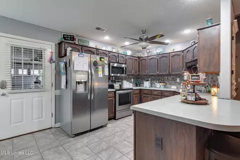 Kitchen - 280 Northwood Hills Dr, Hernando, MS 38632 photo 1 of 3