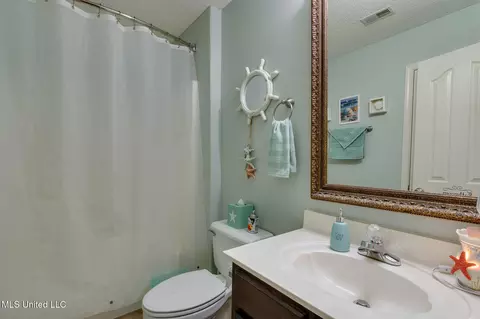 Bath - 280 Northwood Hills Dr, Hernando, MS 38632 photo 3 of 3