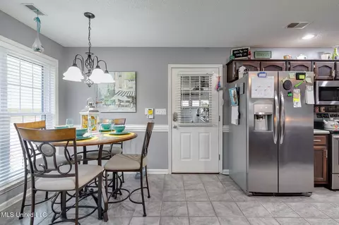 Dining - 280 Northwood Hills Dr, Hernando, MS 38632 photo 1 of 2