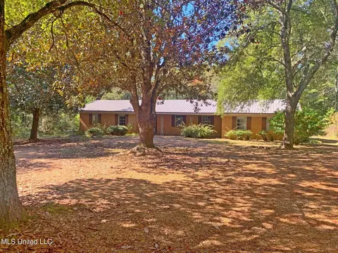 720 S Main St, Mendenhall, MS 39114