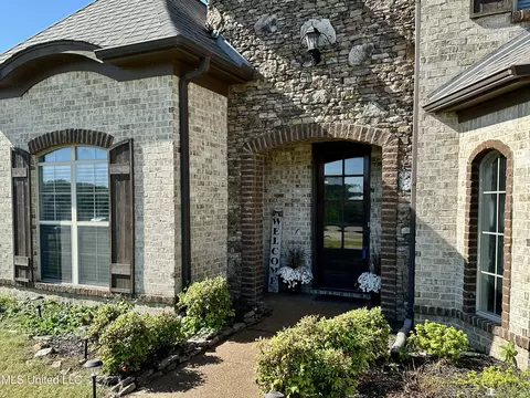 2763 Fall Spring Dr, Olive Branch, MS 38654 photo 2