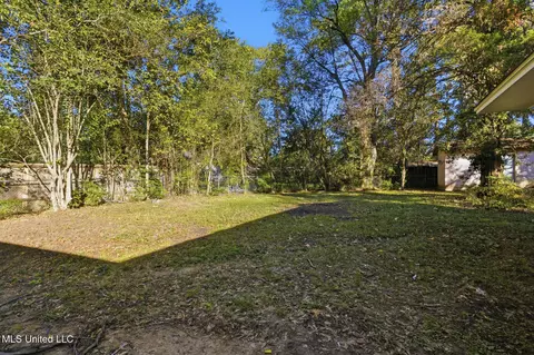 Exterior - 1068 Westway St, Jackson, MS 39212 photo 3 of 5