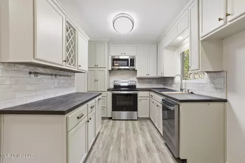 Kitchen - 1068 Westway St, Jackson, MS 39212 photo 1 of 3
