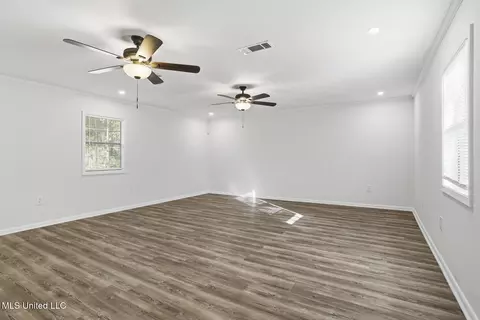 Living - 1068 Westway St, Jackson, MS 39212 photo 4 of 4