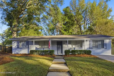 1068 Westway St, Jackson, MS 39212