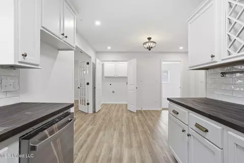 Entry Way - 1068 Westway St, Jackson, MS 39212 photo 1 of 1