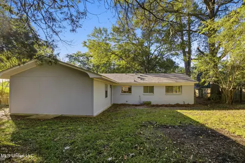 Exterior - 1068 Westway St, Jackson, MS 39212 photo 4 of 5