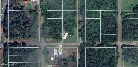7132 Walthall St, Bay Saint Louis, MS 39520