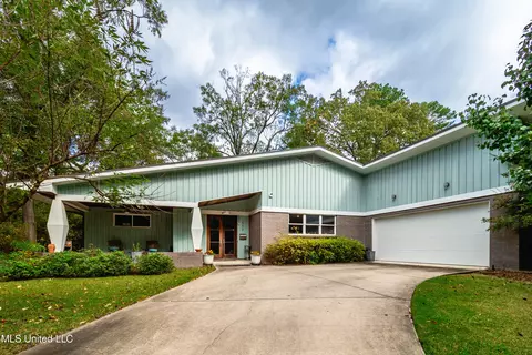 2216 Southwood Rd, Jackson, MS 39211