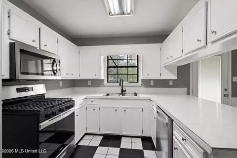 Kitchen - 147 Wolverton Dr, Magee, MS 39111 photo 2 of 2