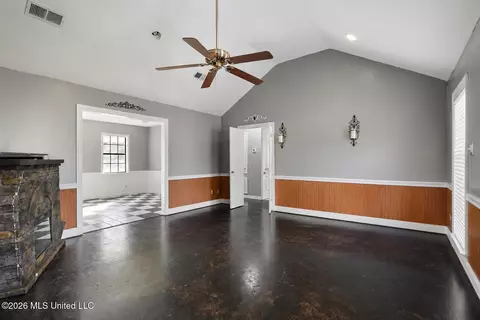 Living - 147 Wolverton Dr, Magee, MS 39111 photo 2 of 3