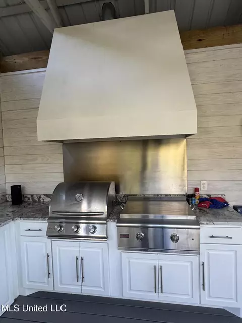 Kitchen - 600 Pinecrest Dr, Madison, MS 39110 photo 1 of 3