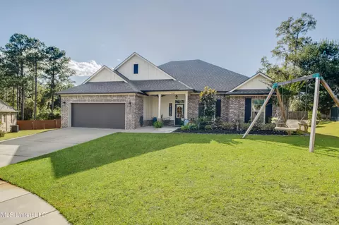 7469 Mapleway Ct, Pass Christian, MS 39571