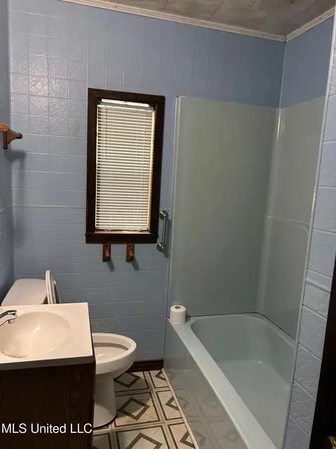 Bath - 4200 Second St, Moss Point, MS 39563 photo 1 of 1