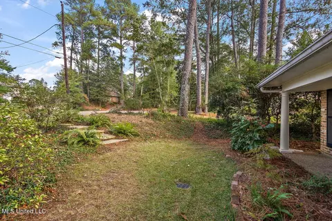 Exterior - 1423 Roxbury Pl, Jackson, MS 39211 photo 2 of 10
