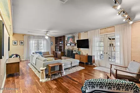 Living - 1423 Roxbury Pl, Jackson, MS 39211 photo 1 of 2