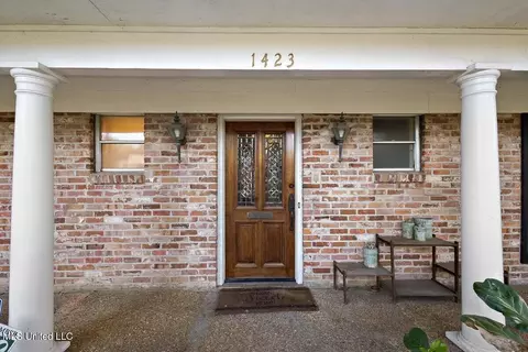 Exterior - 1423 Roxbury Pl, Jackson, MS 39211 photo 5 of 10