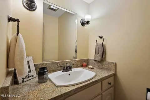 Bath - 1423 Roxbury Pl, Jackson, MS 39211 photo 3 of 3