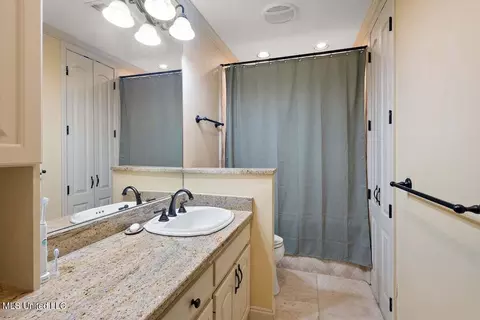 Bath - 1423 Roxbury Pl, Jackson, MS 39211 photo 1 of 3