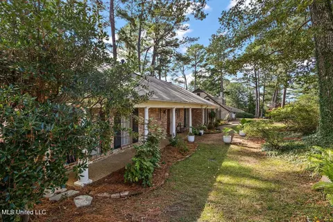 Exterior - 1423 Roxbury Pl, Jackson, MS 39211 photo 1 of 10