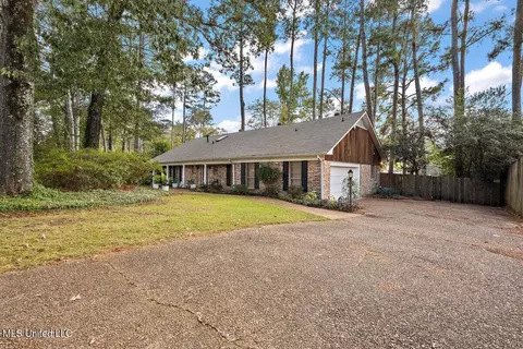 Exterior - 1423 Roxbury Pl, Jackson, MS 39211 photo 4 of 10