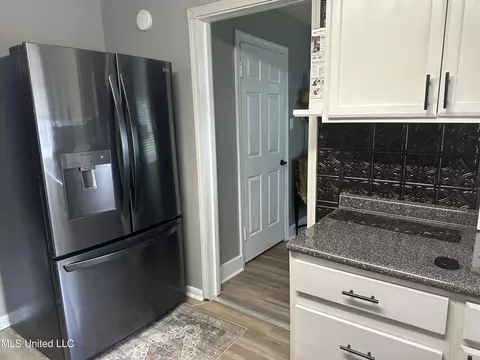 Kitchen - 5428 Terry Rd, Jackson, MS 39212 photo 1 of 4