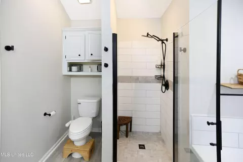 Bath - 3011 Windwood Cir, Flowood, MS 39232 photo 3 of 4