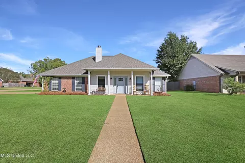 3011 Windwood Cir, Flowood, MS 39232