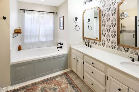 Bath - 3011 Windwood Cir, Flowood, MS 39232 photo 1 of 4