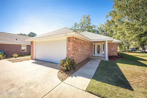 3101 Seahorse Rd, Gautier, MS 39553