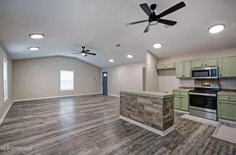Living - 1731 White Rd, Florence, MS 39073 photo 2 of 3