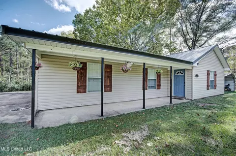 1731 White Rd, Florence, MS 39073