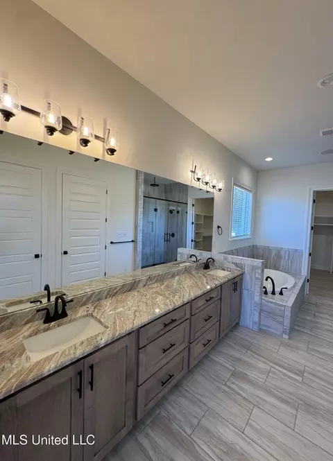 Bath - 2288 Slocum Rd, Hernando, MS 38632 photo 3 of 12