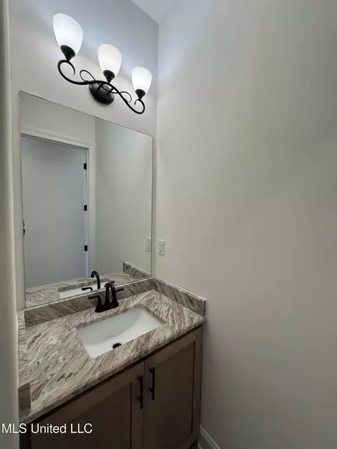 Bath - 2288 Slocum Rd, Hernando, MS 38632 photo 1 of 12