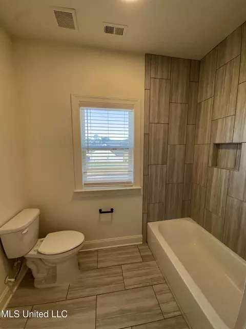 Bath - 2288 Slocum Rd, Hernando, MS 38632 photo 10 of 12